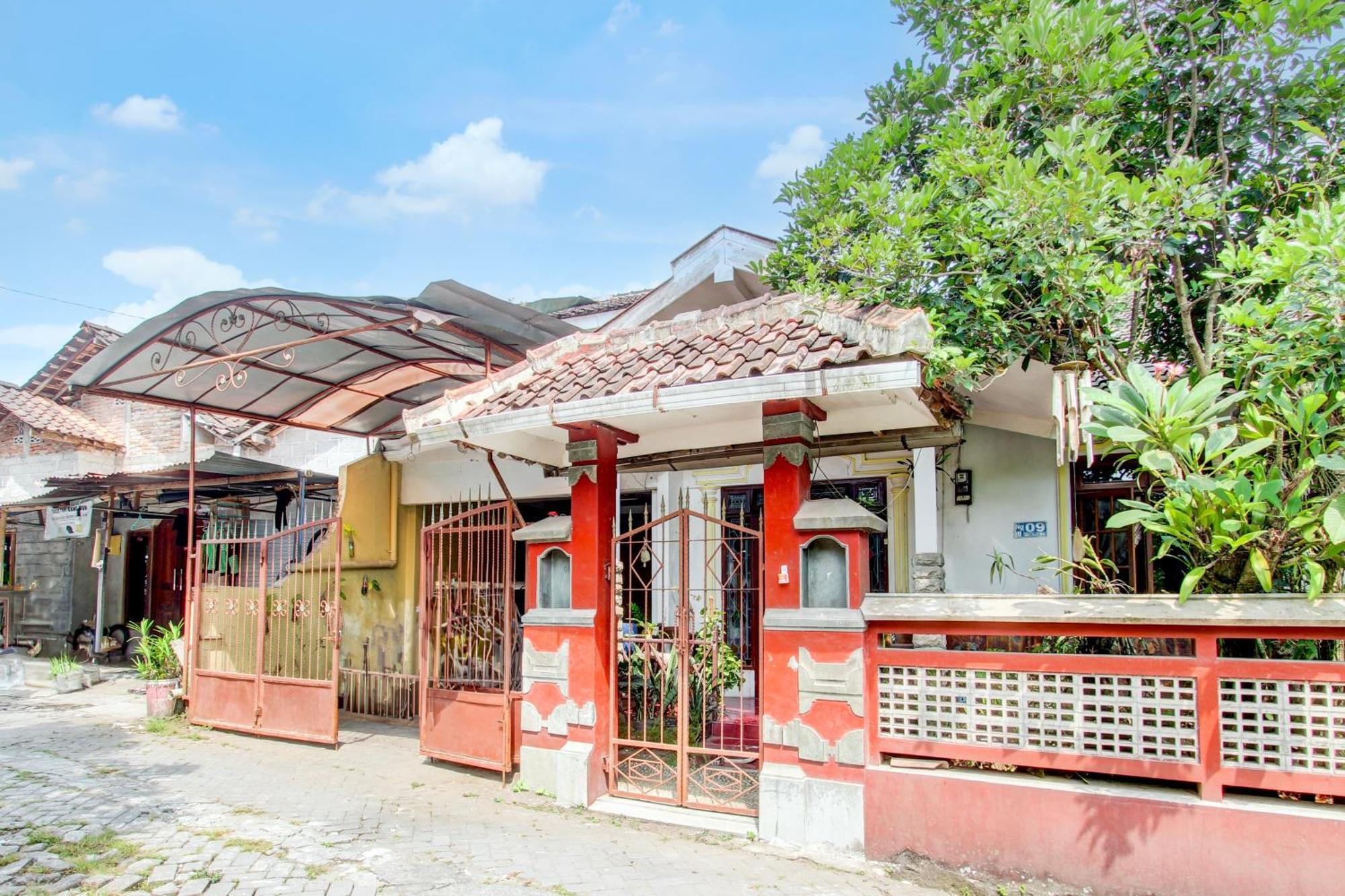 Oyo 94000 Omah Citra Genia Homestay Ngaglik Exteriör bild